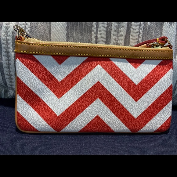 Dooney and Bourke wristlet - Picture 3 of 4